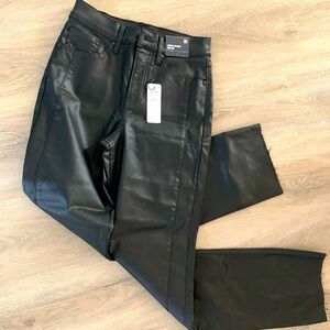 Express black jeans. Never worn
Modern straight high rise OR